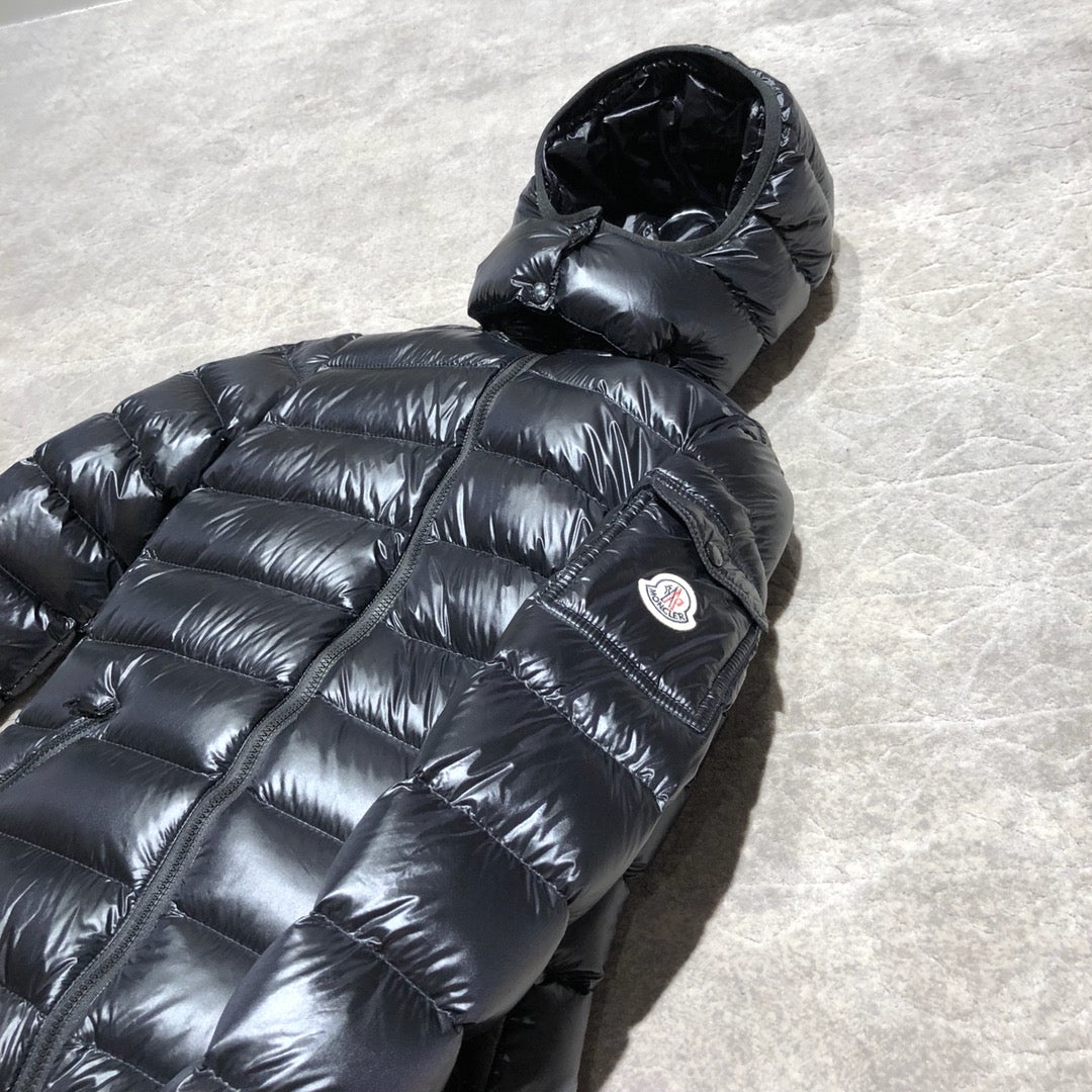 Moncler Down Feather Coat Long Sleeved For Women #1032043