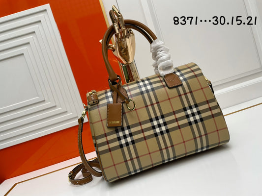 Burberry Aaa Quality Handbags For Women #1119154