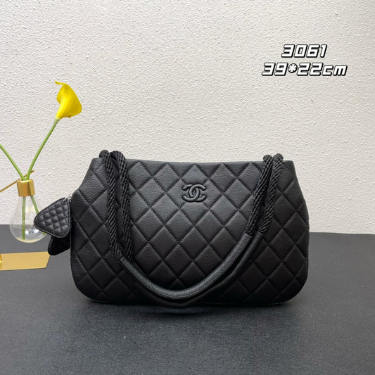 Chanel Aaa Quality Shoulder Bags For Women #1122167