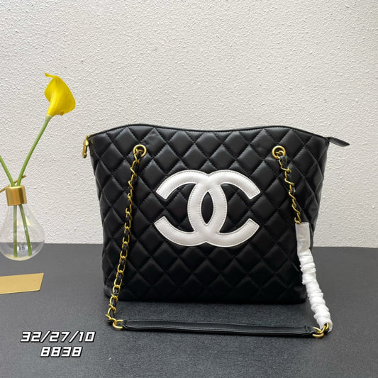 Chanel Aaa Quality Shoulder Bags For Women #1122193