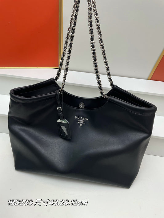 Prada Aaa Quality Shoulder Bags For Women #1122336