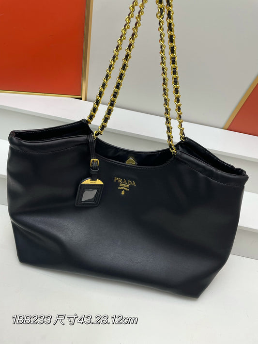 Prada Aaa Quality Shoulder Bags For Women #1122337