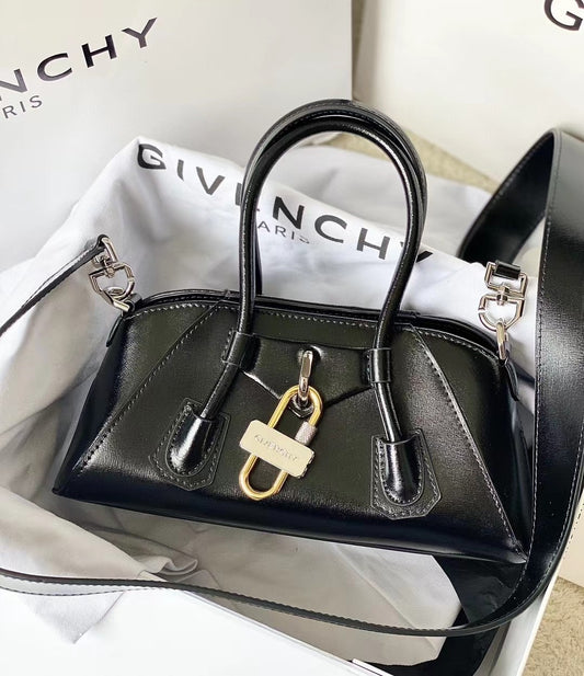 Givenchy Aaa Quality Handbags For Women #1125800