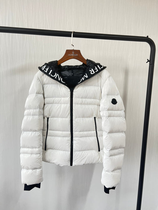 Moncler Down Feather Coat Long Sleeved For Women #1131302