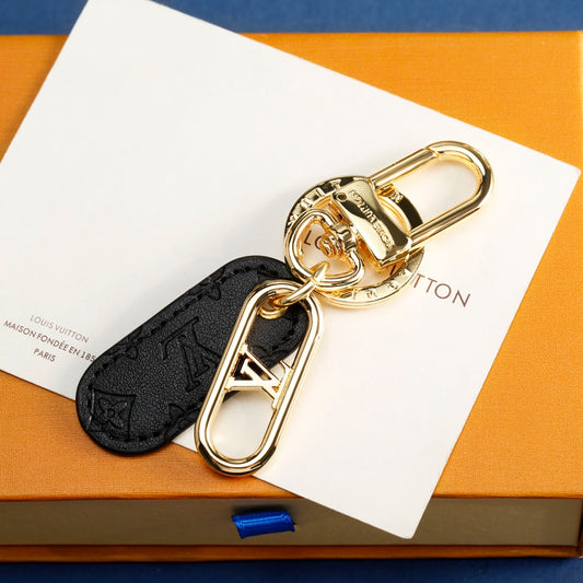 Louis Vuitton Lv Key Holder And Women Bag Buckle #1233904