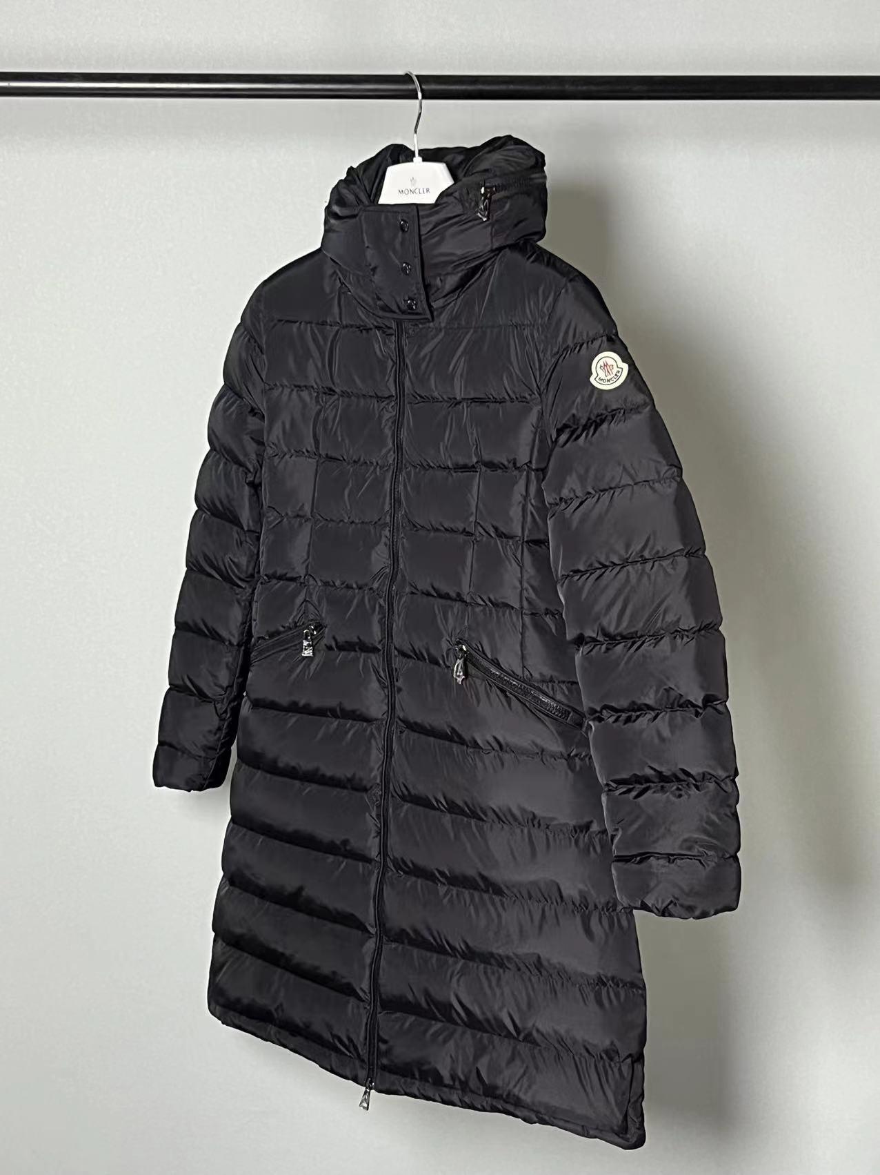 Moncler Down Feather Coat Long Sleeved For Women #1238551