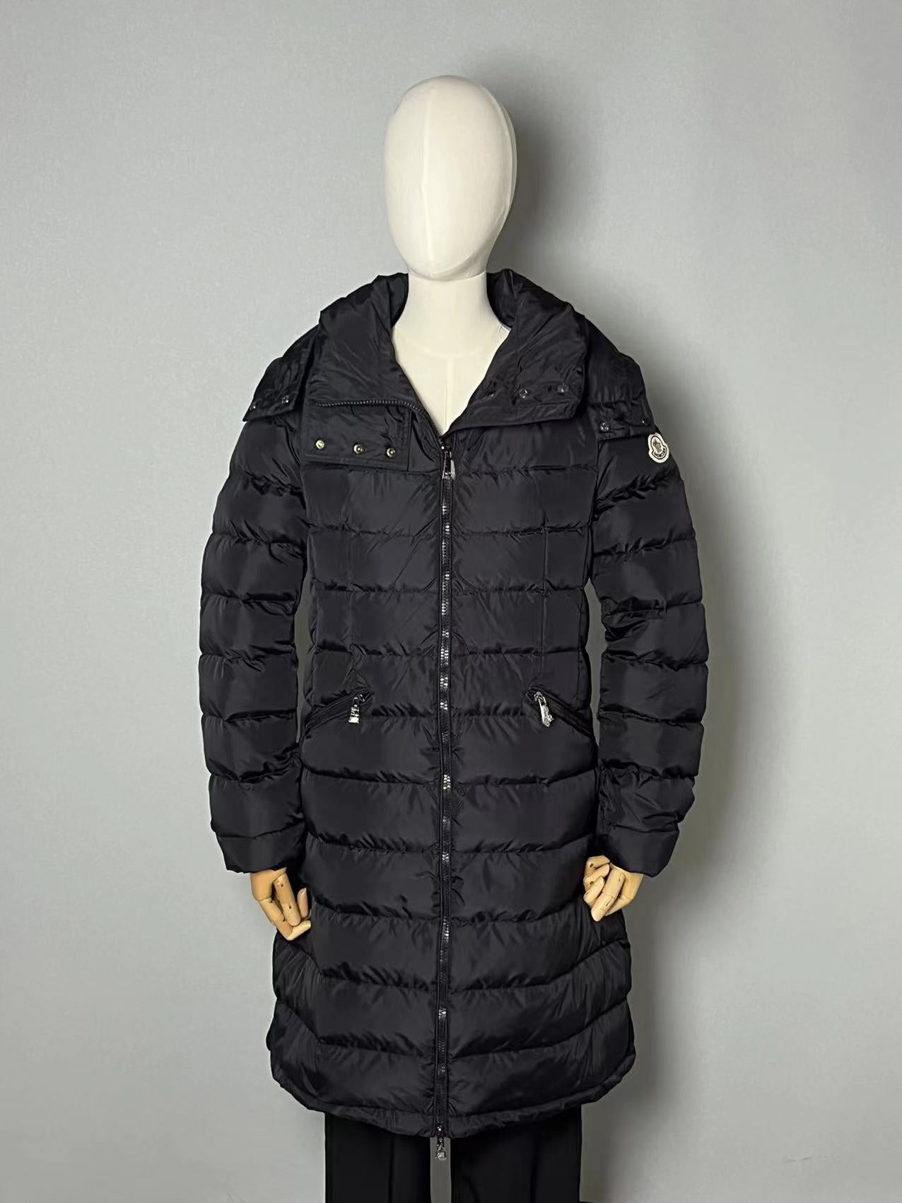 Moncler Down Feather Coat Long Sleeved For Women #1238551