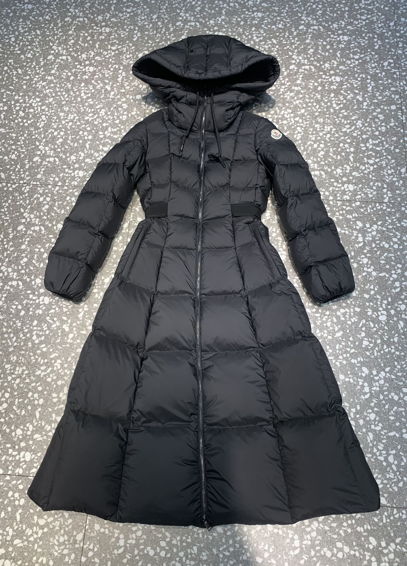 Moncler Down Feather Coat Long Sleeved For Women #1243582