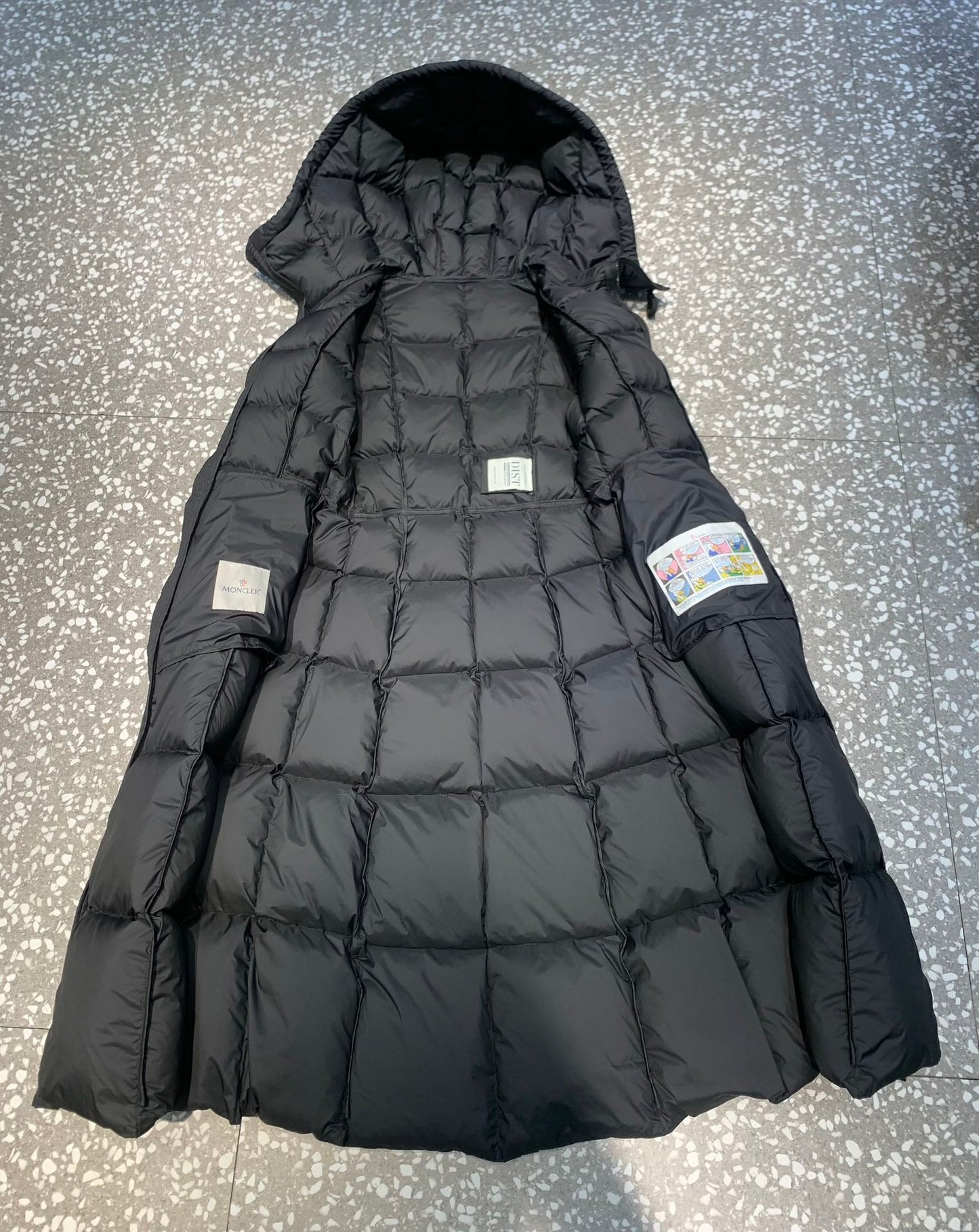 Moncler Down Feather Coat Long Sleeved For Women #1243582