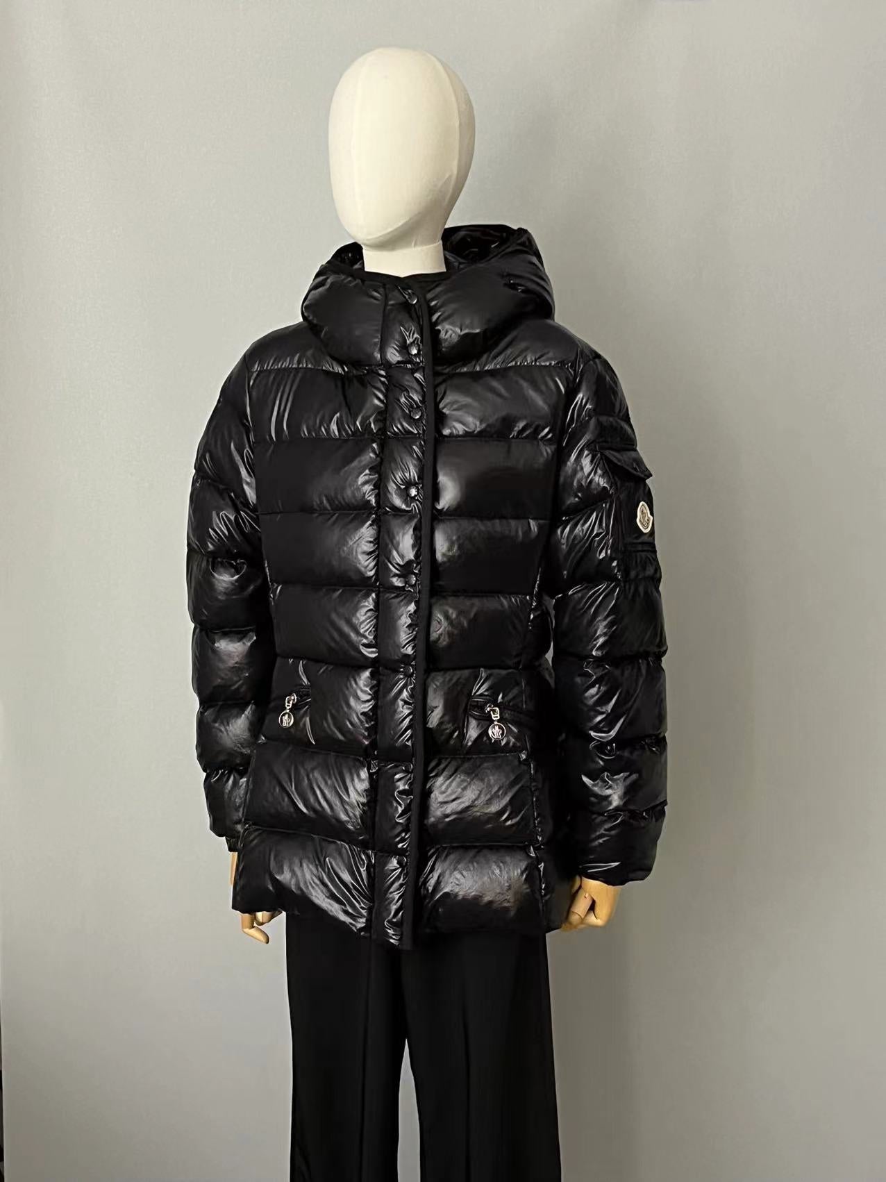 Moncler Down Feather Coat Long Sleeved For Women #1245019