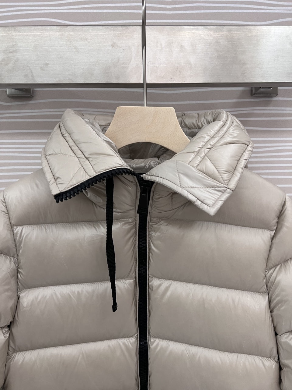 Moncler Down Feather Coat Long Sleeved For Women #1250940