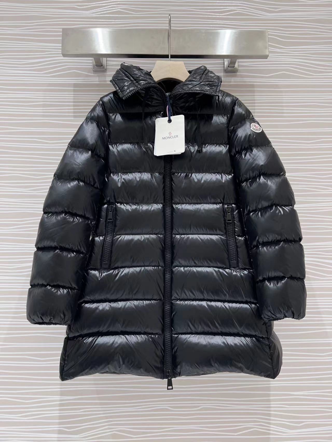 Moncler Down Feather Coat Long Sleeved For Women #1250941