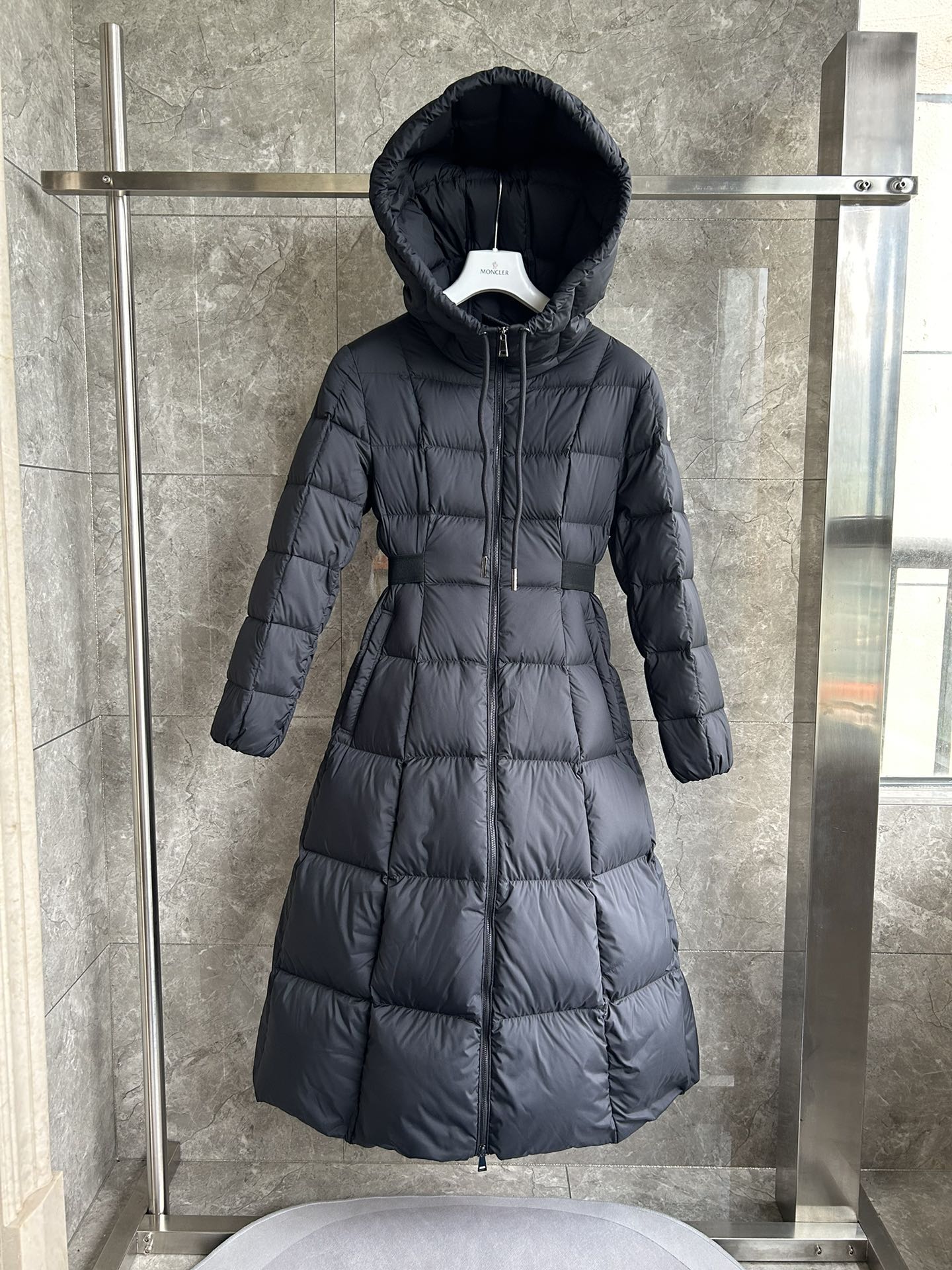 Moncler Down Feather Coat Long Sleeved For Women #1250987