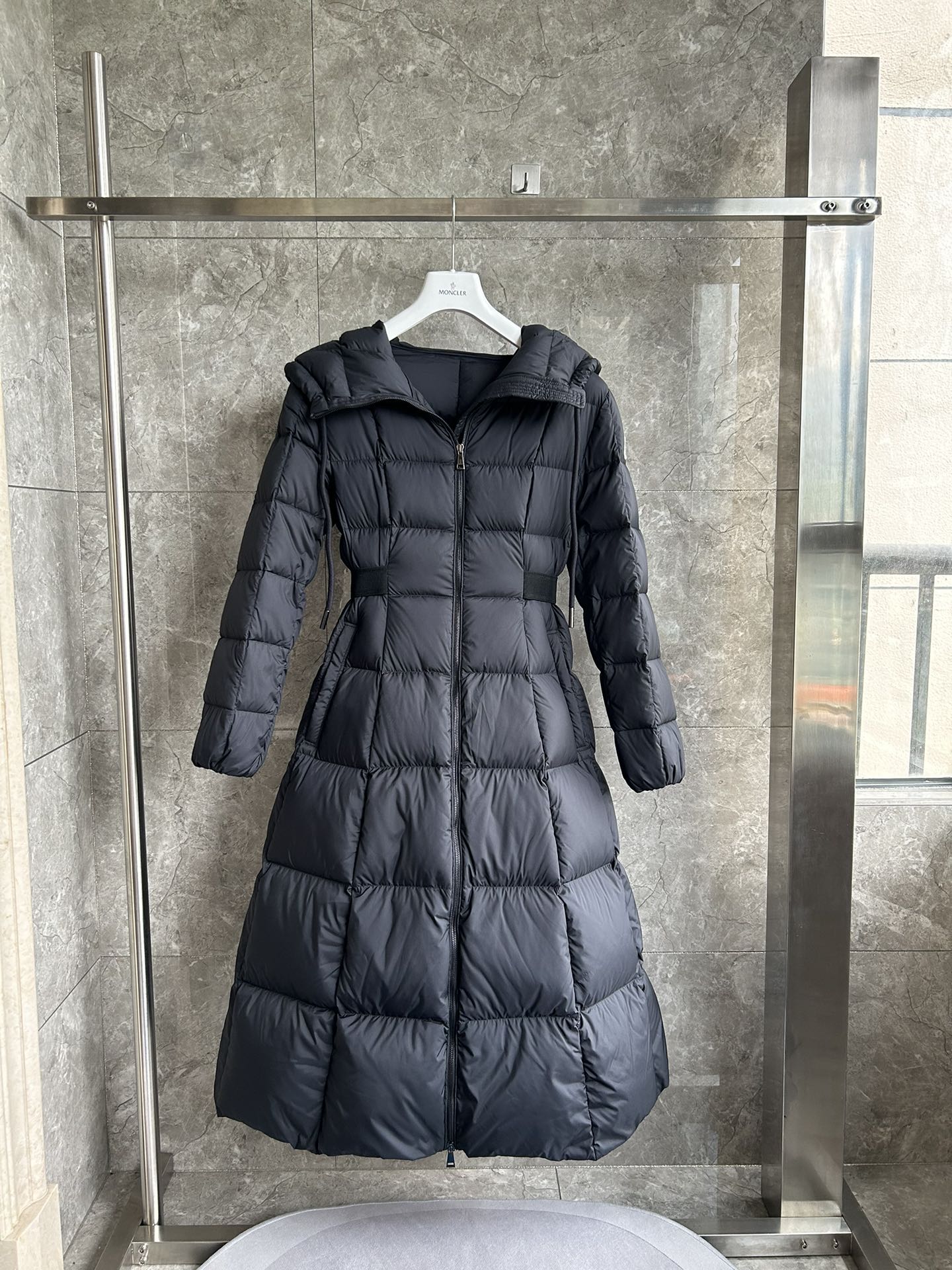 Moncler Down Feather Coat Long Sleeved For Women #1250987