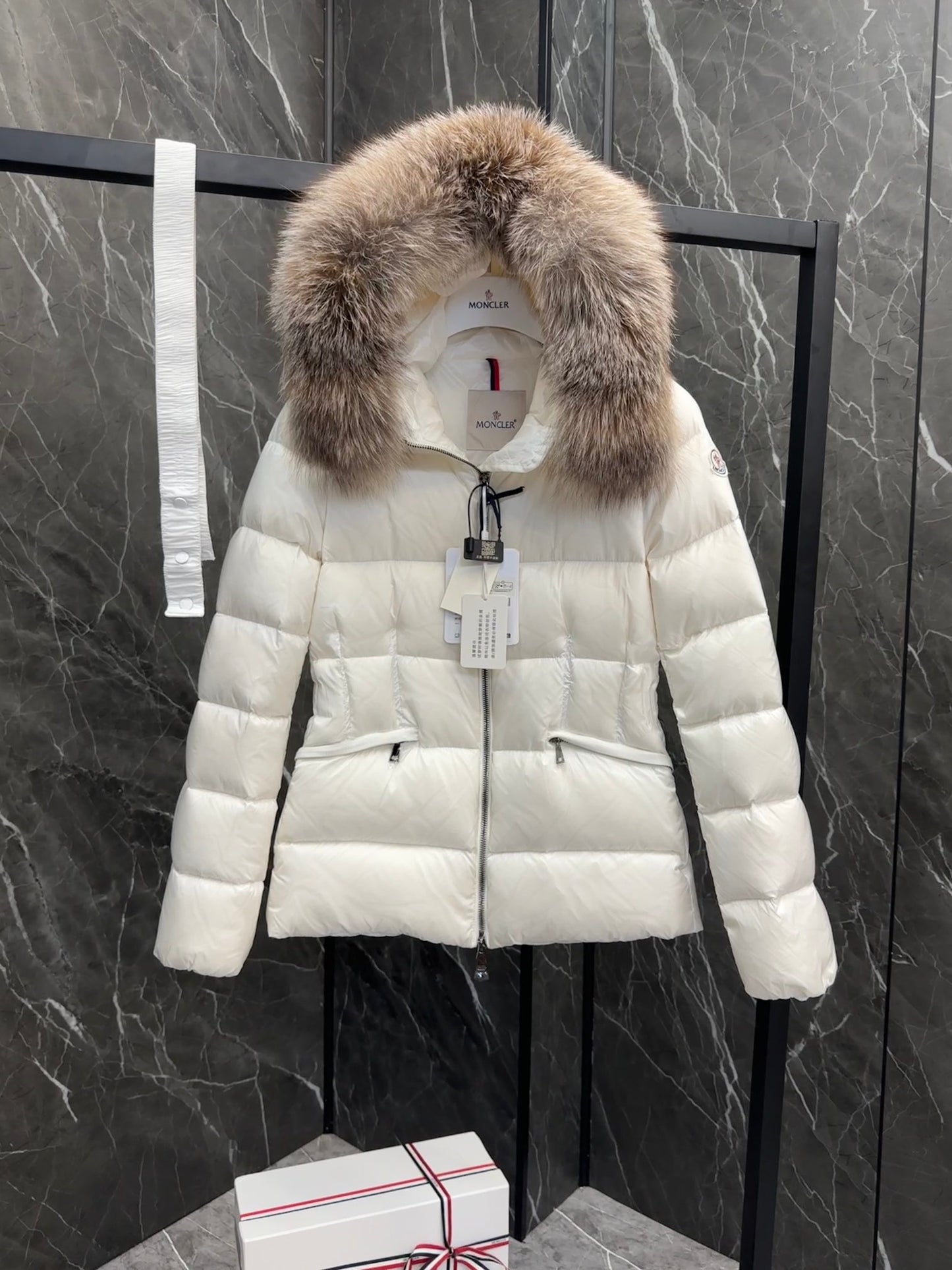 Moncler Down Feather Coat Long Sleeved For Women #1251264