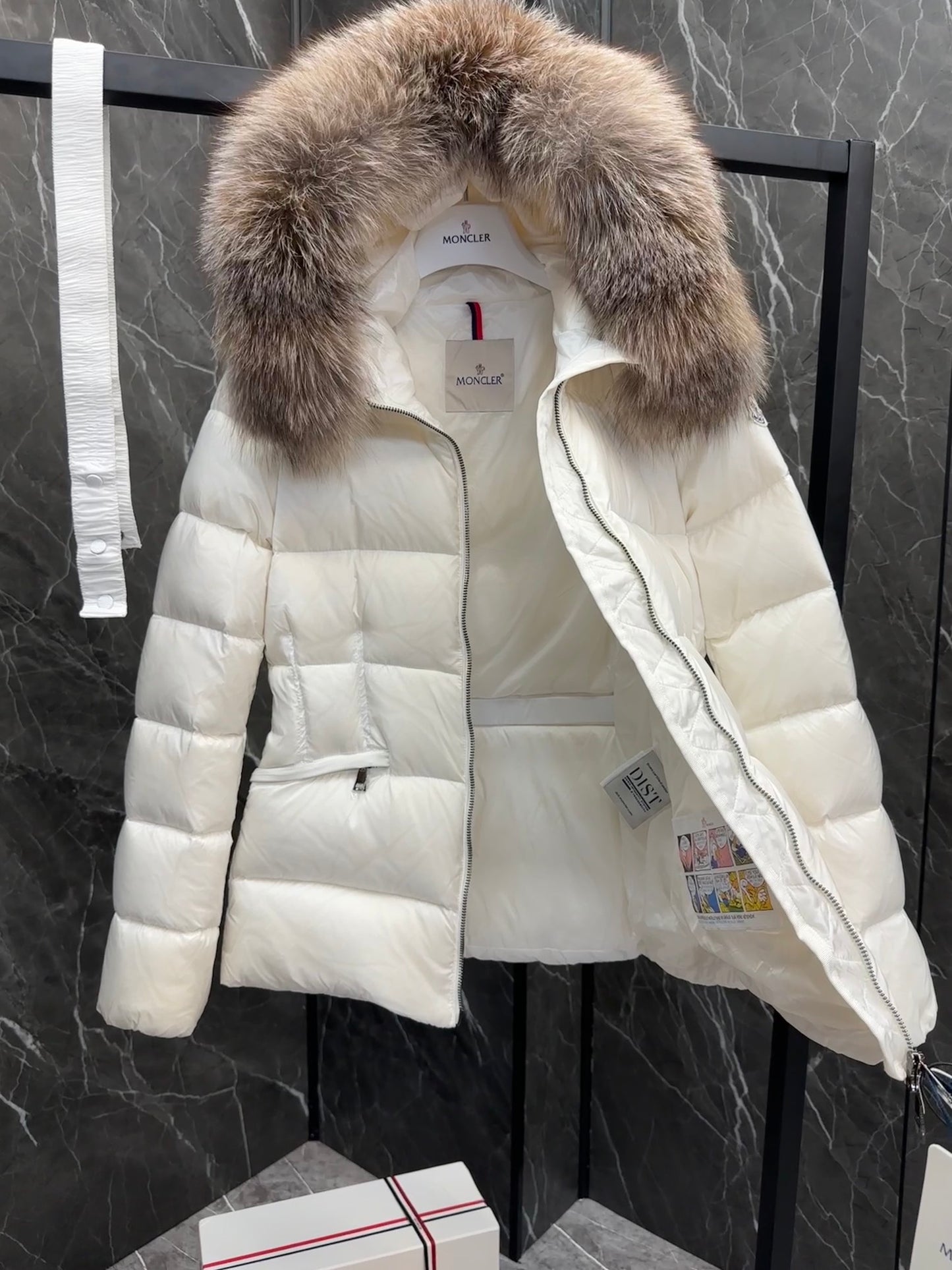 Moncler Down Feather Coat Long Sleeved For Women #1251264