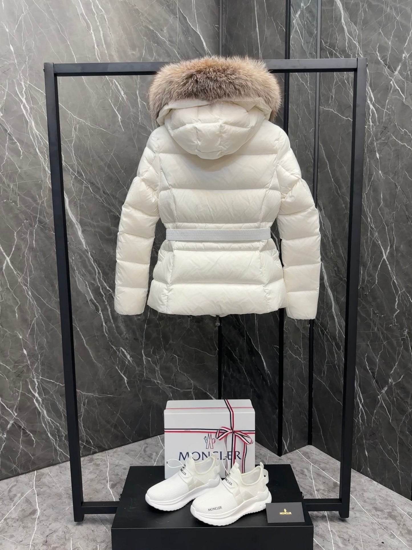 Moncler Down Feather Coat Long Sleeved For Women #1251264