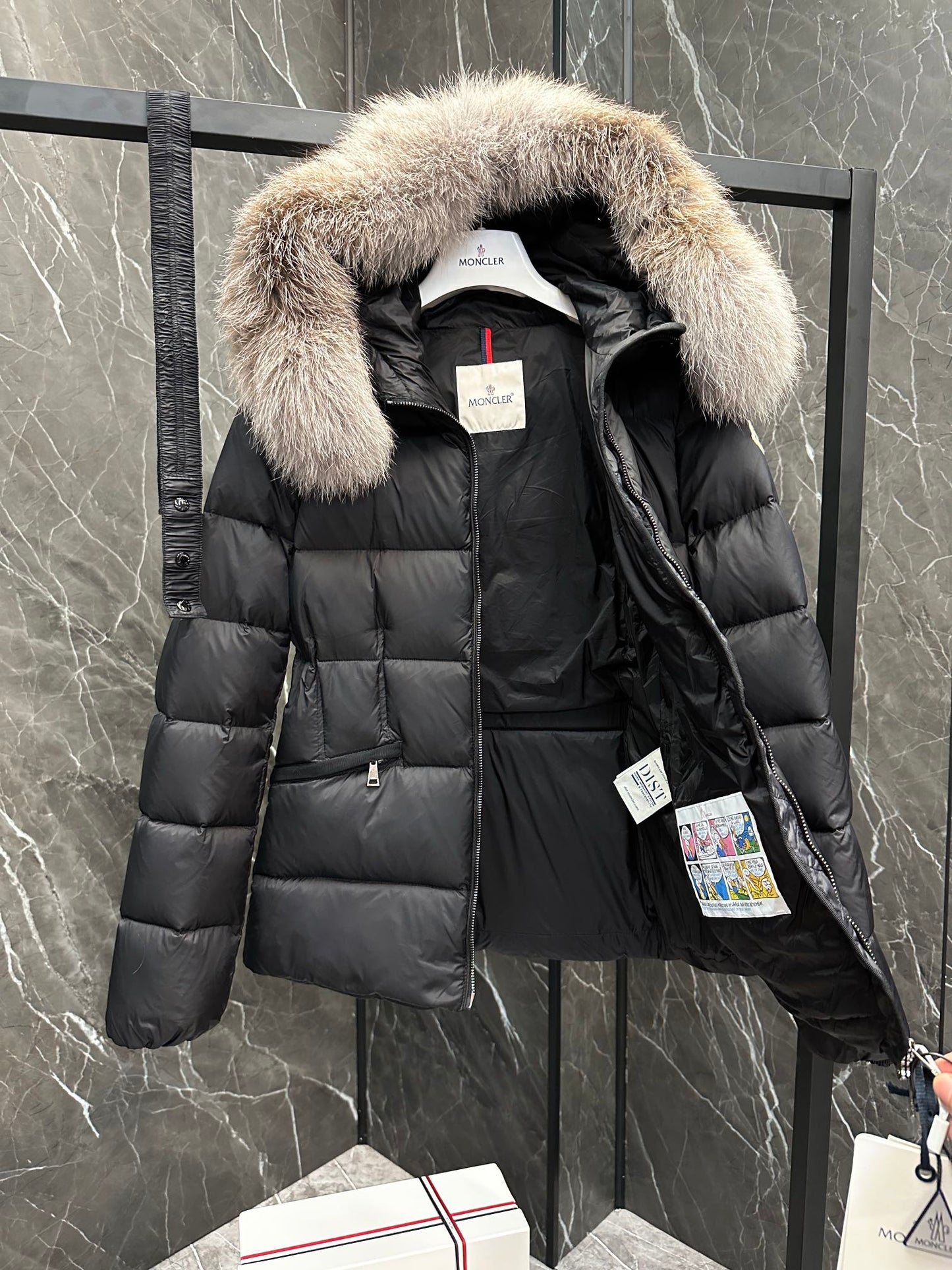 Moncler Down Feather Coat Long Sleeved For Women #1251267