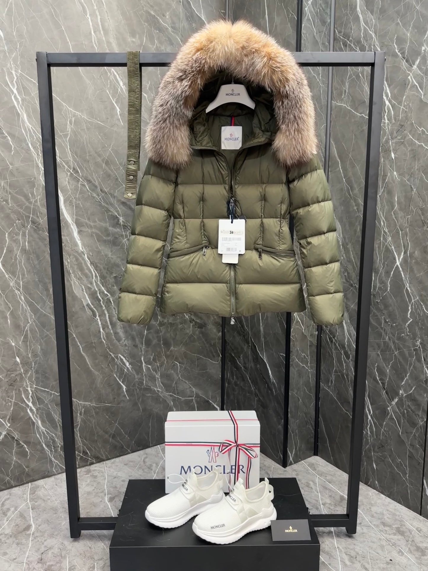 Moncler Down Feather Coat Long Sleeved For Women #1251268