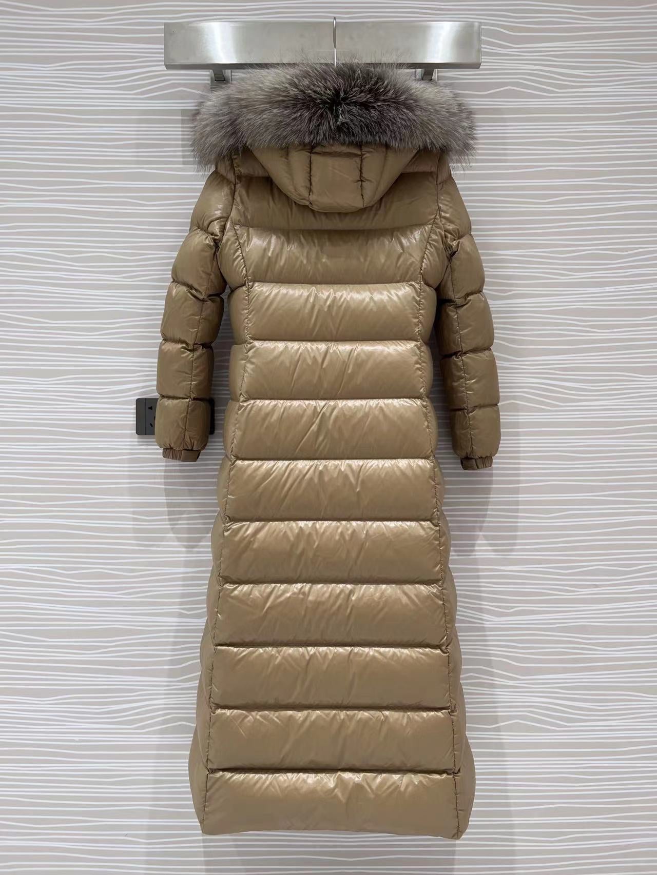 Moncler Down Feather Coat Long Sleeved For Women #1251270