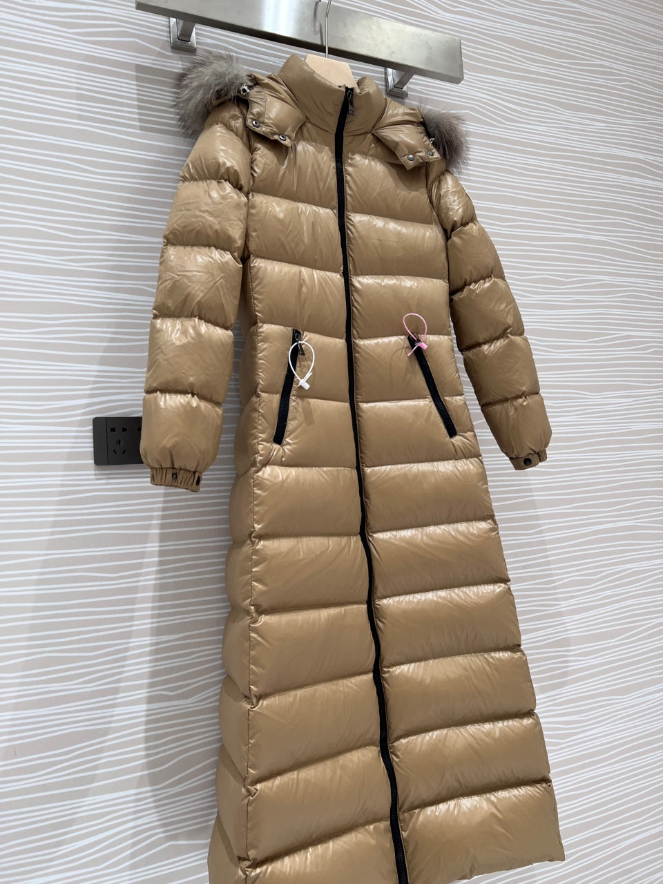 Moncler Down Feather Coat Long Sleeved For Women #1251270