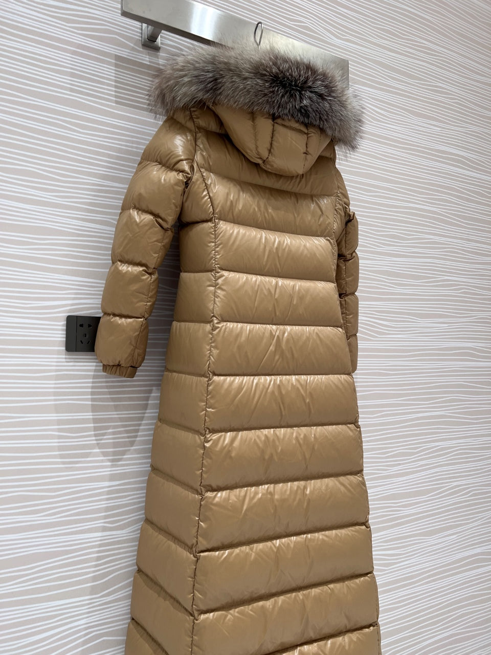 Moncler Down Feather Coat Long Sleeved For Women #1251270