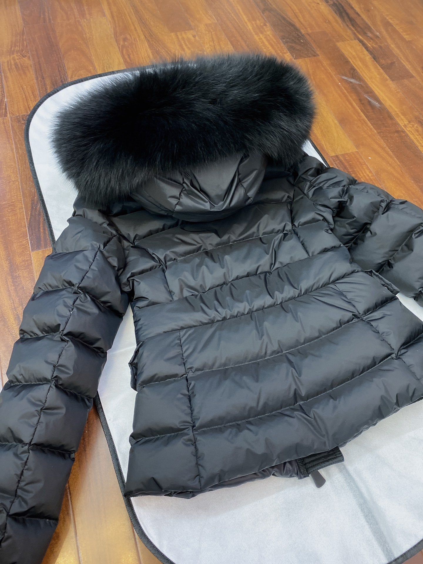 Moncler Down Feather Coat Long Sleeved For Women #1256993